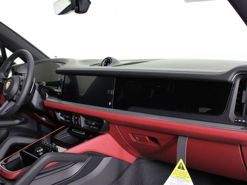 New 2026 Porsche Cayenne S image 15