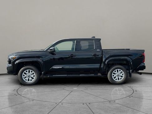 Certified 2025 Toyota Tacoma SR5 AWD/4WD image 3