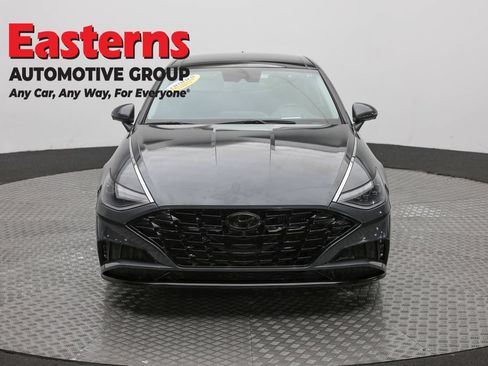 Used 2023 Hyundai Sonata Limited w/ Preferred Accessory Package FWD image 2