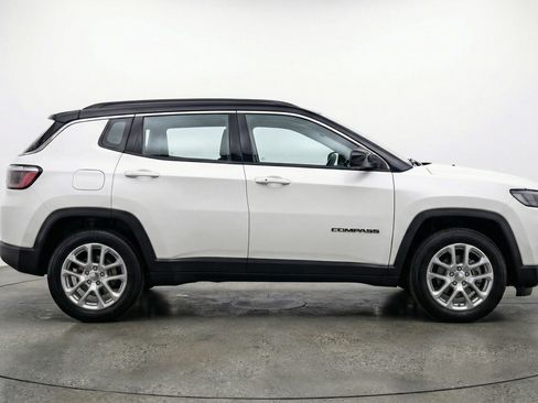 Used 2025 Jeep Compass Limited AWD/4WD image 11