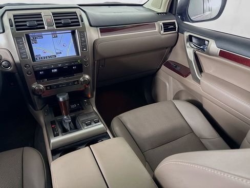 Used 2019 Lexus GX 460 Premium AWD/4WD image 25