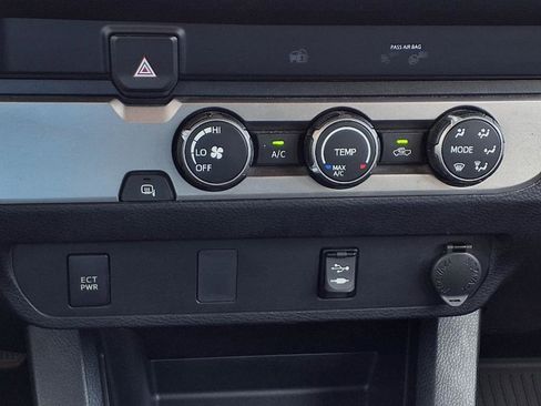 Used 2019 Toyota Tacoma 2WD Double Cab image 12