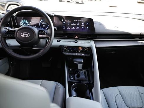 Used 2025 Hyundai Elantra Limited FWD image 20