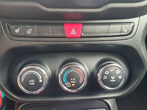 Used 2015 Jeep Renegade Trailhawk w/ Safety & Security Group I AWD/4WD image 30