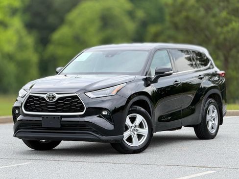 Used 2022 Toyota Highlander LE AWD/4WD image 8