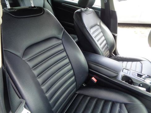 Used 2020 Ford Fusion SEL FWD image 33