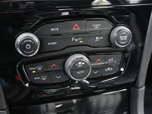 Used 2023 Chrysler 300 S image 30