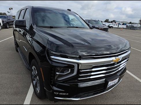 Used 2025 Chevrolet Suburban LT w/ Comfort Package image 2
