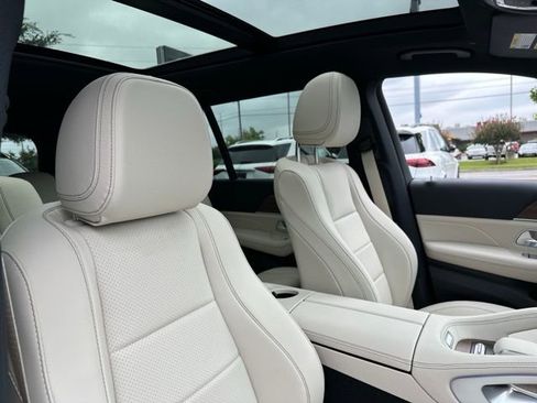 Used 2025 Mercedes-Benz GLS 450 4MATIC image 29