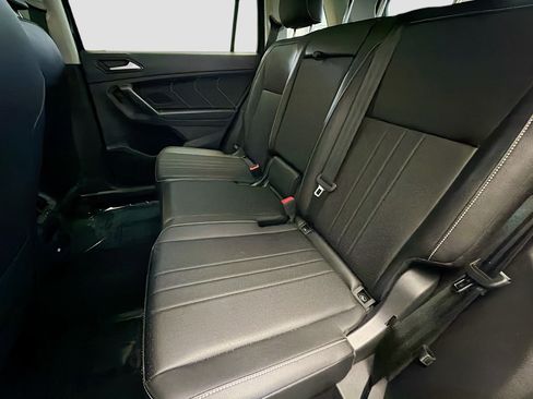 Used 2023 Volkswagen Tiguan SE w/ Panoramic Sunroof Package image 13