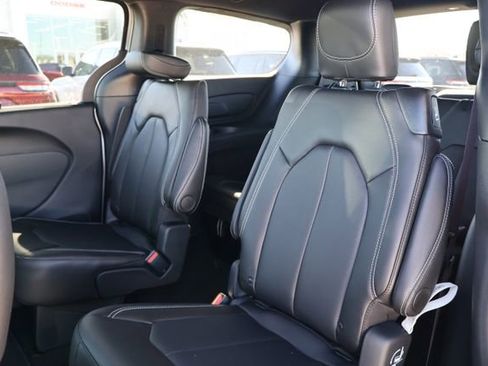 New 2026 Chrysler Pacifica Select image 10