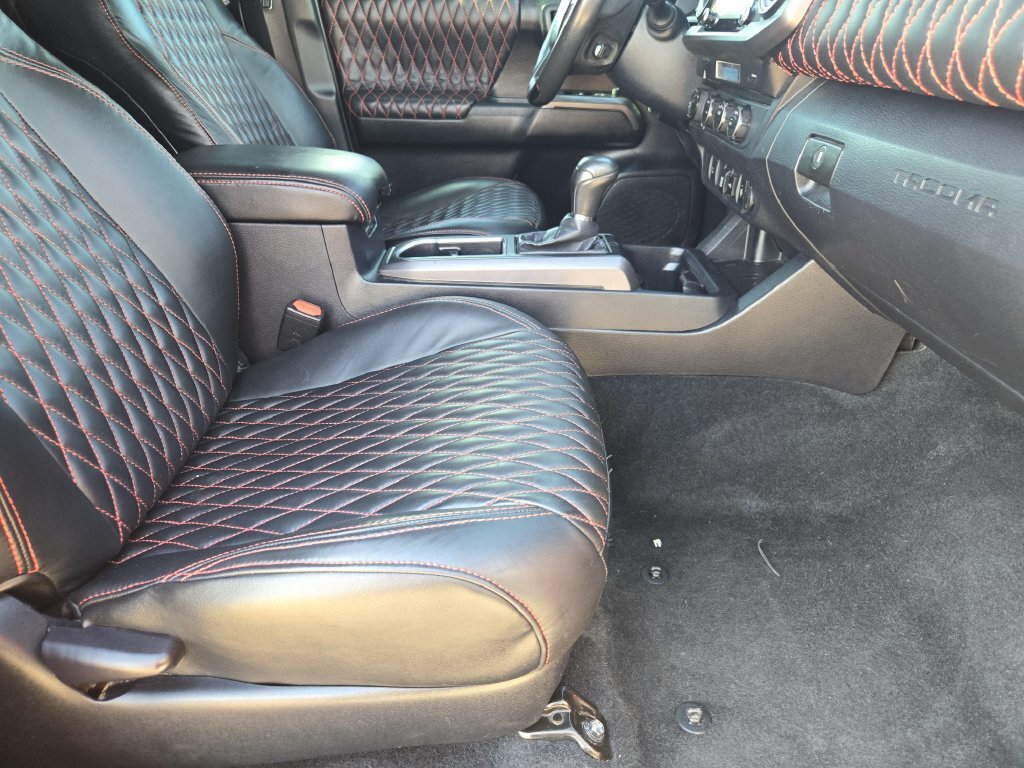 Used 2022 Toyota Tacoma TRD Off-Road AWD/4WD image 24