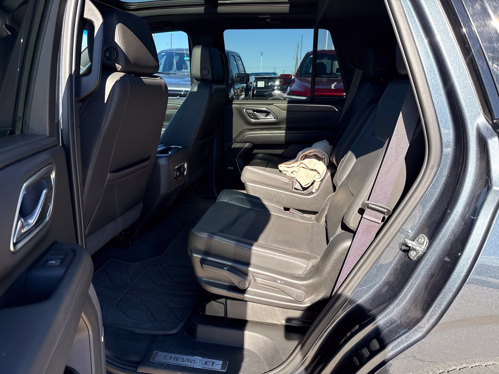 Used 2021 Chevrolet Tahoe Z71 w/ Z71 Signature Package AWD/4WD image 8