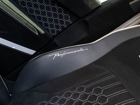 Used 2024 Lamborghini Urus Performante AWD/4WD image 20