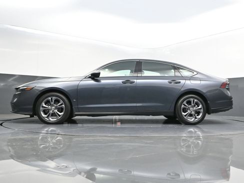 Used 2023 Honda Accord EX image 32