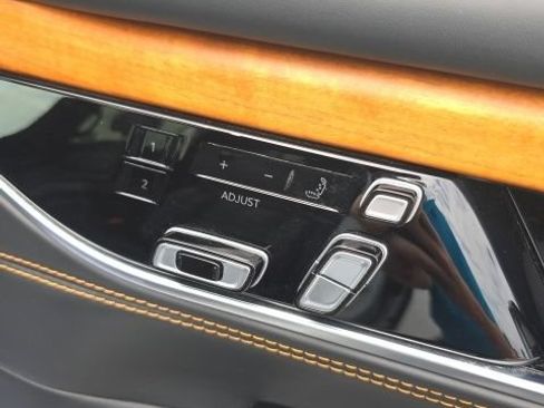 Used 2024 Jeep Grand Wagoneer L Series III AWD/4WD image 38