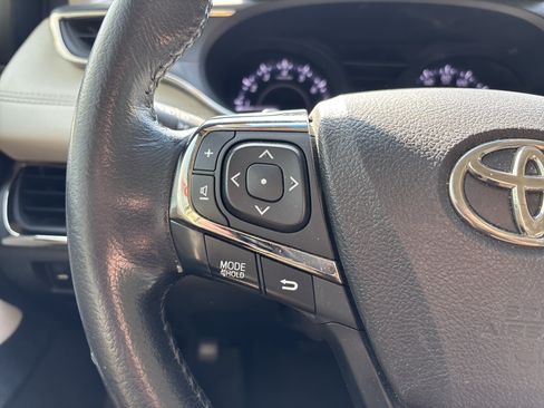 Used 2015 Toyota Avalon XLE Premium FWD image 18