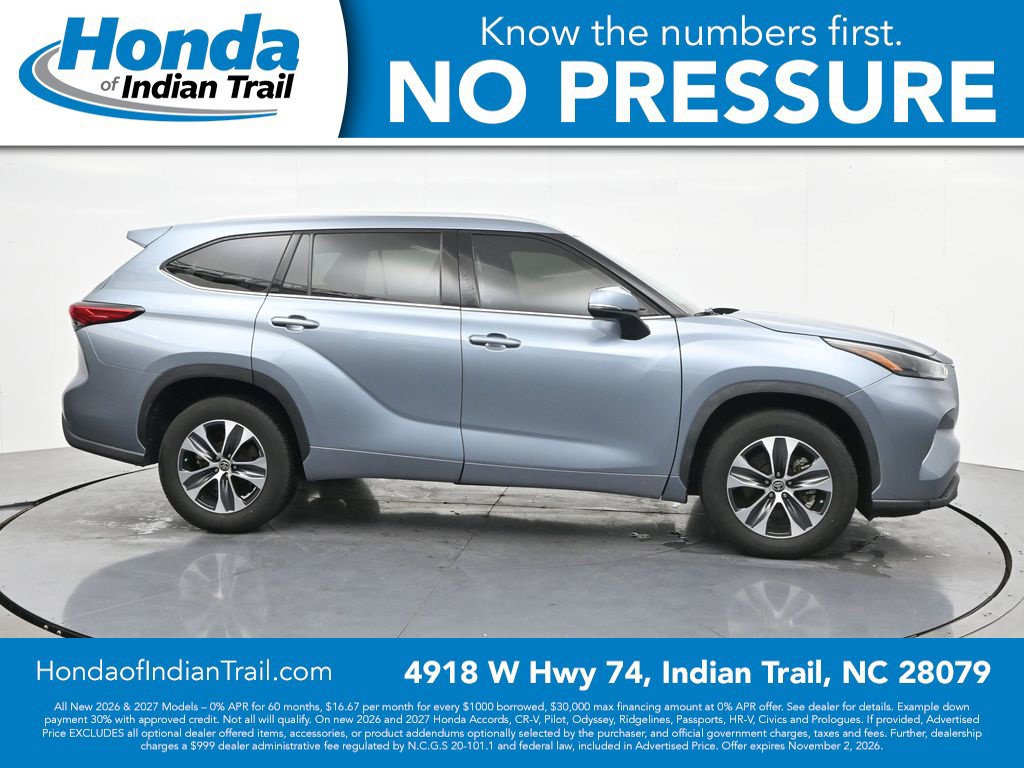 Used 2022 Toyota Highlander XLE FWD image 4