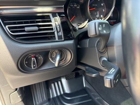 Used 2021 Porsche Macan image 18
