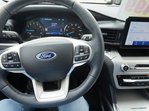 Used 2024 Ford Explorer XLT w/ Equipment Group 202A AWD/4WD image 9