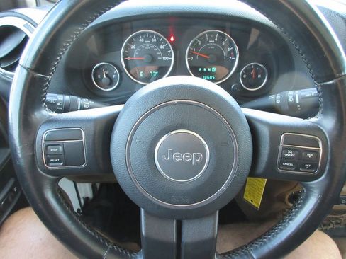 Used 2014 Jeep Wrangler Unlimited Sahara w/ Dual Top Group AWD/4WD image 25