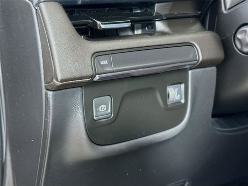 Used 2022 Cadillac Escalade Premium Luxury image 9