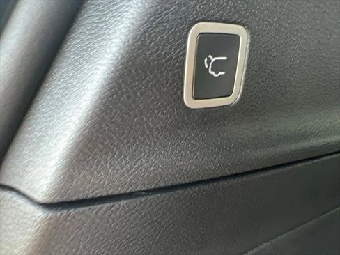 Certified 2026 Chrysler Pacifica Select FWD image 29