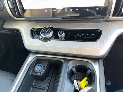 New 2025 Ford Expedition Active image 20