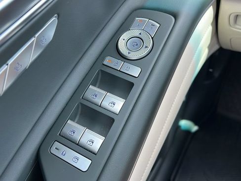 Certified 2025 Genesis GV80 2.5T Select AWD/4WD image 21