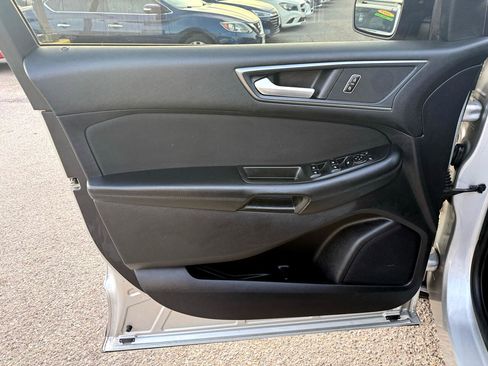 Used 2019 Ford Edge SE image 12
