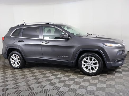 Used 2016 Jeep Cherokee Latitude w/ Cold Weather Group image 14