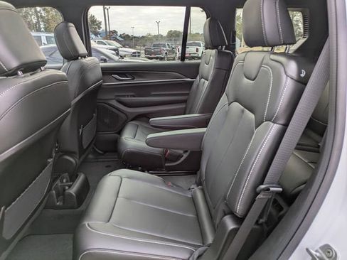 New 2025 Jeep Grand Cherokee L Limited AWD/4WD image 15