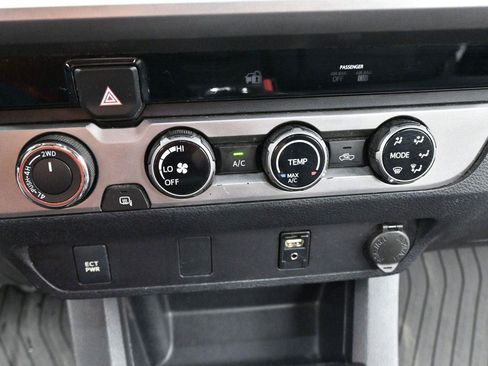 Used 2017 Toyota Tacoma SR5 w/ Tow Package AWD/4WD image 21