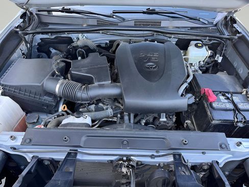 Used 2021 Toyota Tacoma TRD Off-Road w/ Technology Package image 9