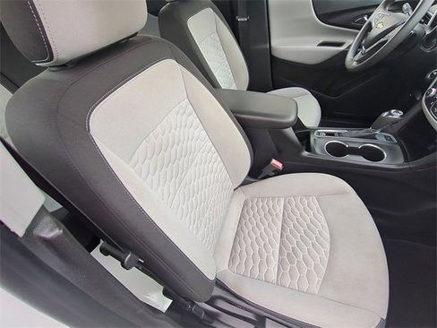 Used 2020 Chevrolet Equinox LS image 30