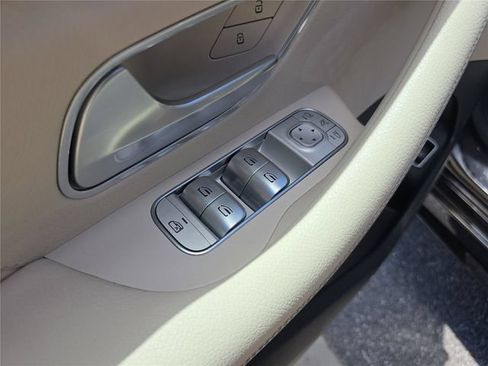 Certified 2024 Mercedes-Benz GLE 450e 4MATIC image 21