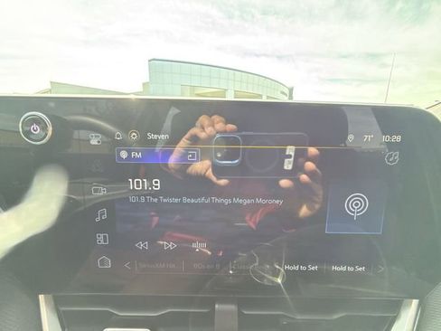 Used 2026 Chevrolet Equinox LT w/ Convenience Package II image 16