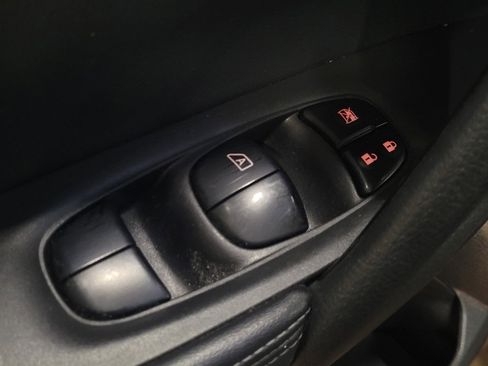 Used 2018 Nissan Rogue S image 27