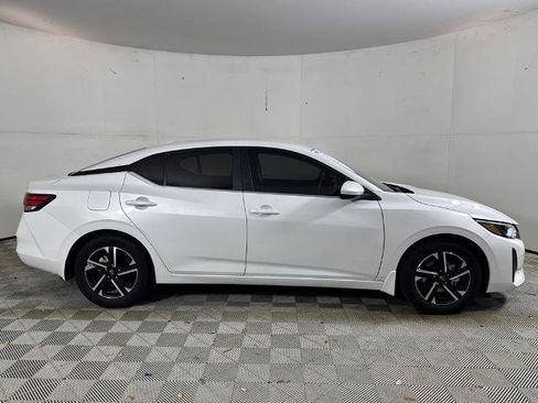 Used 2024 Nissan Sentra SV image 2