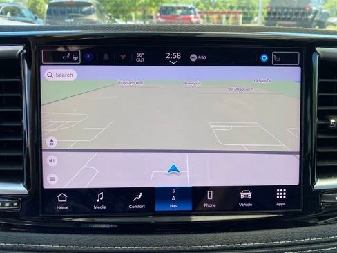 Used 2025 Chrysler Pacifica Limited FWD image 25