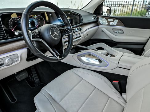 Used 2025 Mercedes-Benz GLS 450 4MATIC image 19