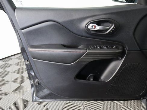 Used 2016 Jeep Cherokee Trailhawk w/ Comfort/Convenience Group image 12