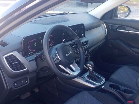 Used 2025 Kia Seltos LX image 10