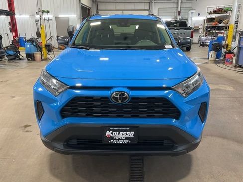 Used 2019 Toyota RAV4 LE image 3