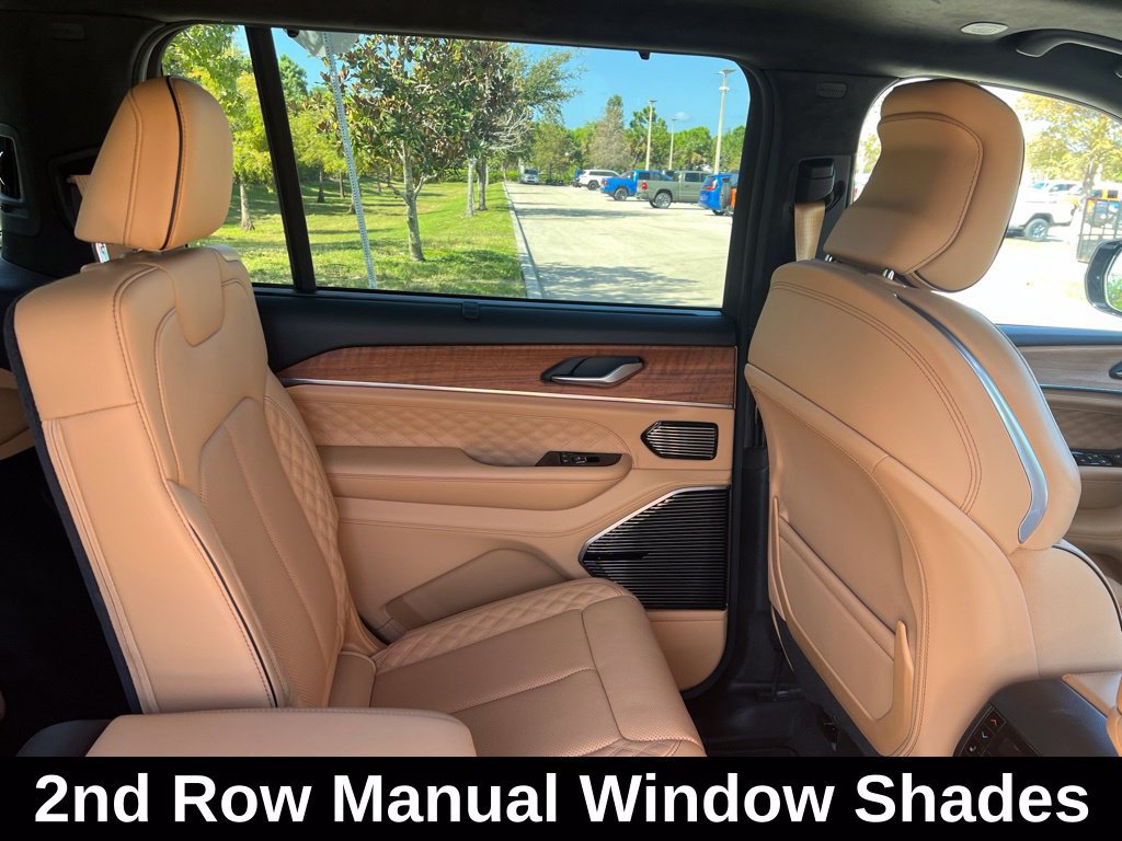 Used 2023 Jeep Grand Cherokee L Summit AWD/4WD image 17