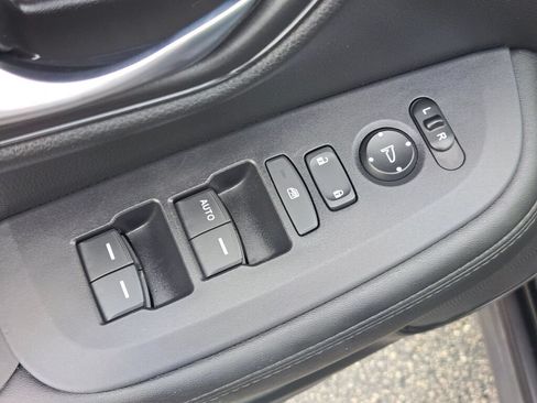 Used 2025 Honda HR-V LX image 27