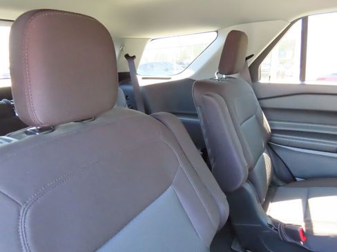 Used 2022 Ford Explorer XLT image 37