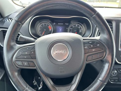 Used 2019 Jeep Cherokee Trailhawk w/ Cold Weather Group AWD/4WD image 16
