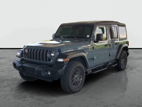 Used 2025 Jeep Wrangler Unlimited Sport AWD/4WD image 4