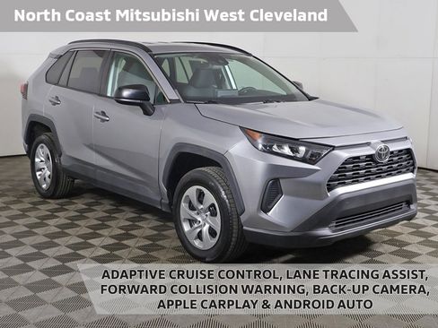 Used 2021 Toyota RAV4 LE image 1